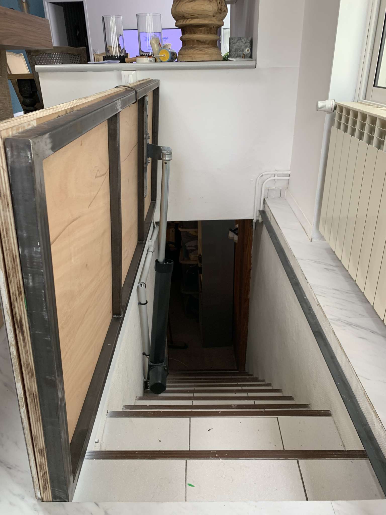 Installation d'une trappe de cave motorisée. Motorisation trappe de — free download