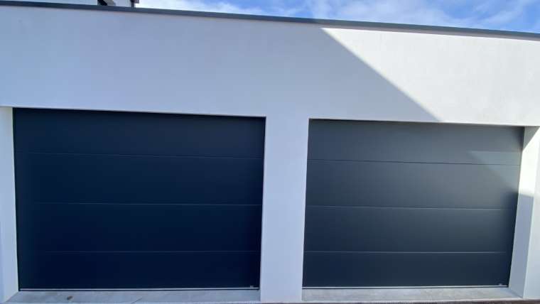 Installation porte de garage motorisée, porte sectionnelle motorisée Angoulins Sur Mer 17  – Charente -Maritime